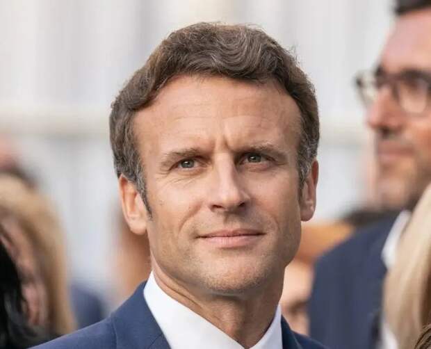 Europe 1: Макрон может подать в отставку на фоне провала его партии на выборах в