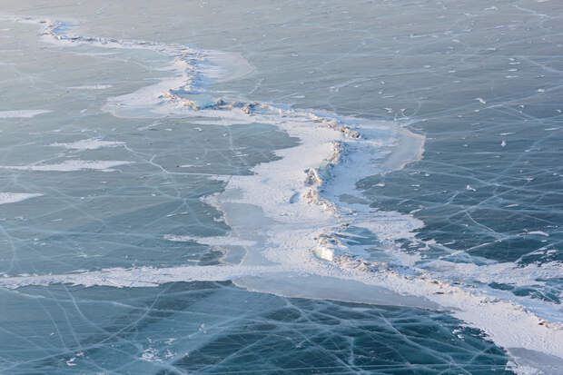 4. Вид на торосы, которые образовались при подвижках льда. байкал, озеро, фотография