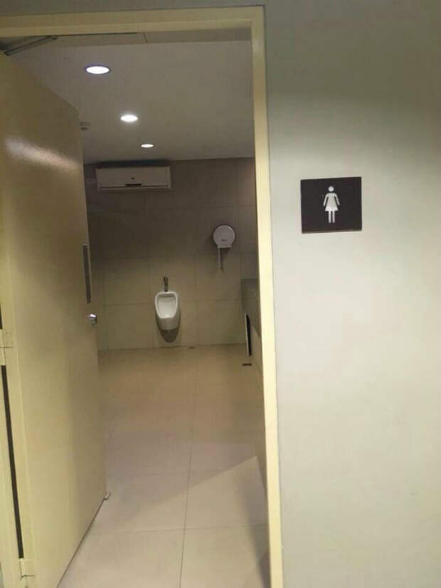 Оборудование женского туалета. | Фото: U-mama.