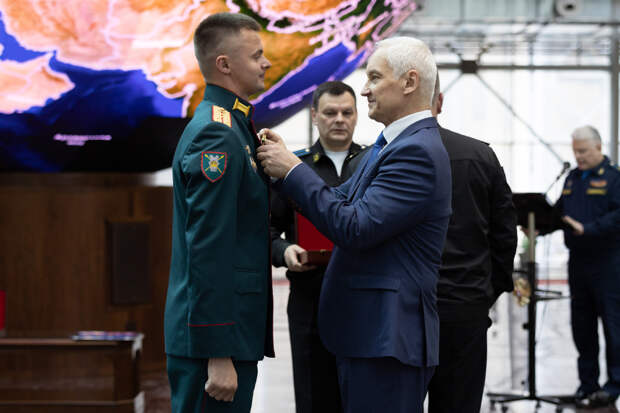 Министр обороны РФ вручил медали «Золотая Звезда» отличившимся участникам СВО