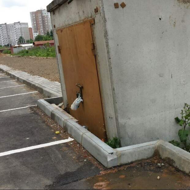 И подарки умеют делать довольно необычные... особенно владельцам гаражей И подарки умеют делать довольно необычные... особенно владельцам гаражей Витебск, беларусь, гродно, минск, прикол, это Беларусь детка