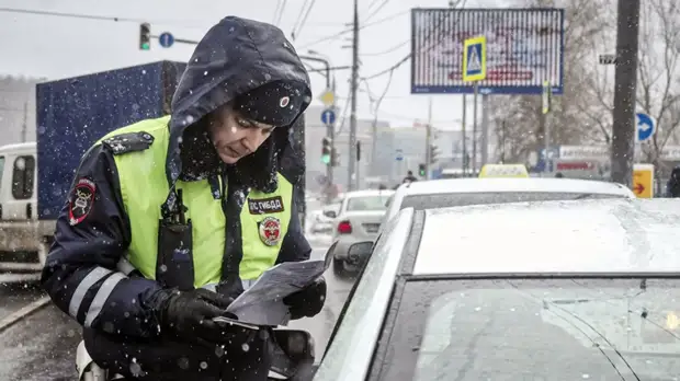 В России вступили в силу поправки в ПДД о проверках на дорогах