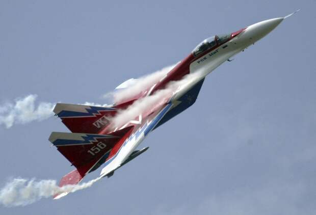 МиГ-29 (по кодификации NATO: Fulcrum) - советский и российский многоцелевой истребитель четвертого поколения. Этот тип истребителей активно поставлялся на экспорт. Было разработано и выпущено множество различных модификаций, включая палубные. Первая серийная модификация МиГ-29 поступила в войска в 1983 году