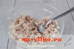 Салат из пекинской капусты с тунцом