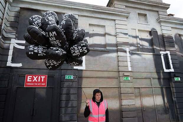 В Великобритании открылся мрачный «Диснейленд» - Dismaland (21 фото)
