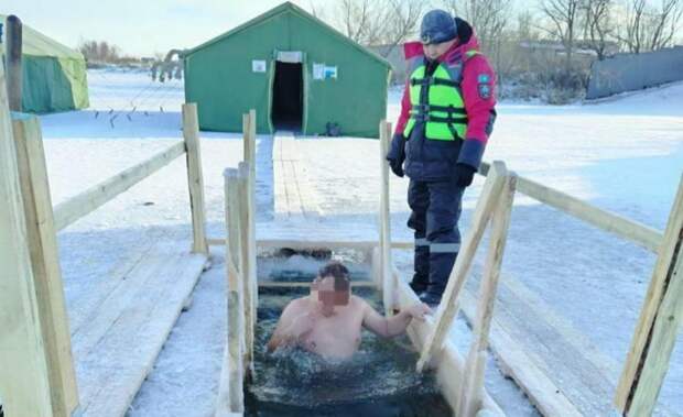 Больше тысячи человек приняли участие в крещенских купаниях в регионе