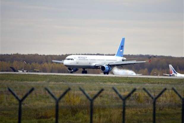 Airbus A321 «Когалымавиа» в аэропорту Домодедово, 20 октября 2015 года