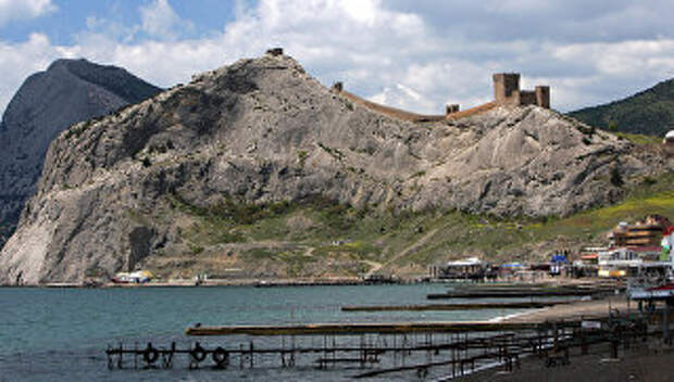 Вид на Генуэзскую крепость в городе Судак