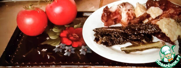 Курица с пюре из бобов, зеленью