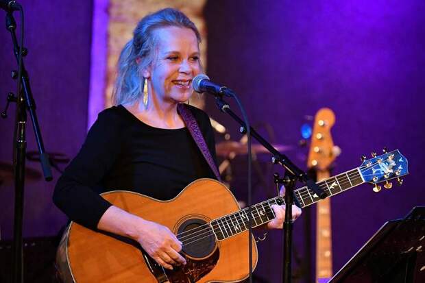 Decade of Difference : Mary Chapin Carpenter – WNRN