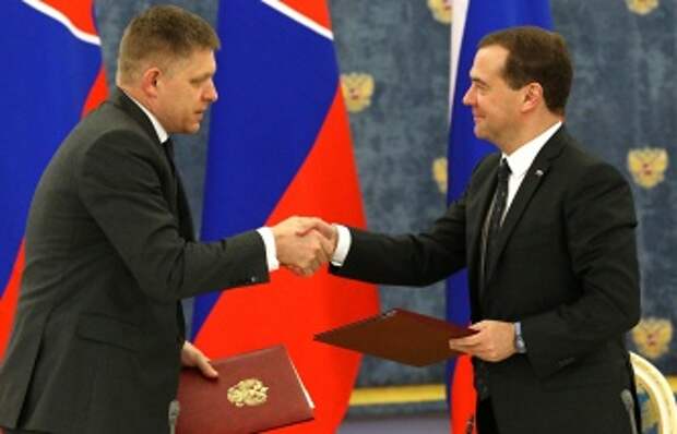 Премьер-министр Словакии Роберт Фицо и премьер-министр РФ Дмитрий Медведев