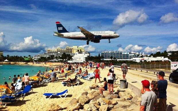 20-January-11-2012-Plane-Coming-in-for-a-Landing-Over-Beach-in-Sint-Maarten-610x379