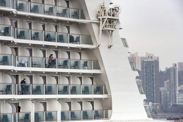 Сотни пассажиров заразились неизвестной болезнью на борту круизного лайнера