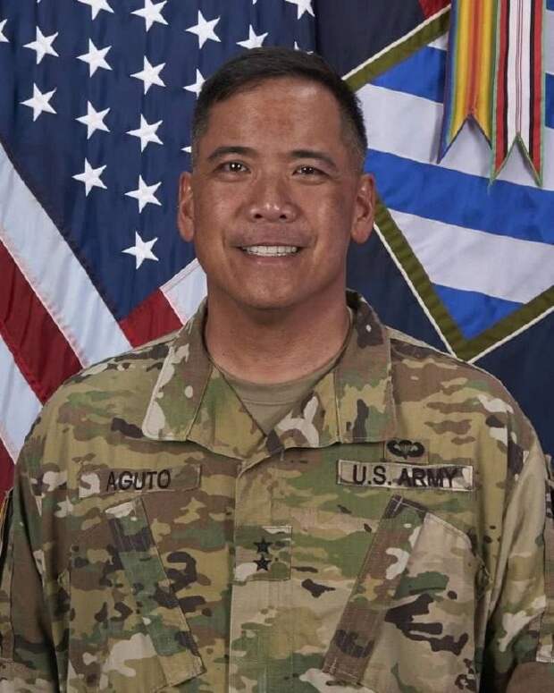 Чем в Киеве занимался американский генерал-дебошир