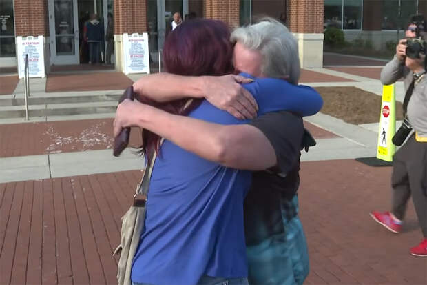 Дочь воссоединилась с пропавшей 24 года назад матерью