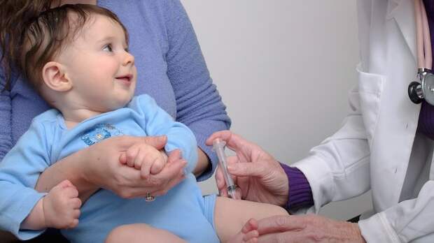 Отложить ли прививку, если ребенок заболел ОРВИ? Объясняет педиатр