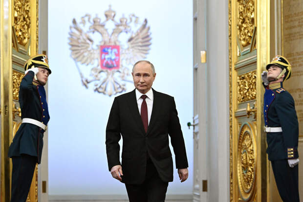 Путин поручил начать прием заявлений пострадавших из зоны ЧС через "Госуслуги"