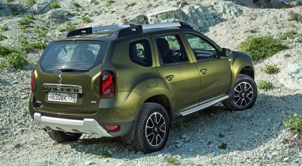 На фото: стандартный Renault Duster