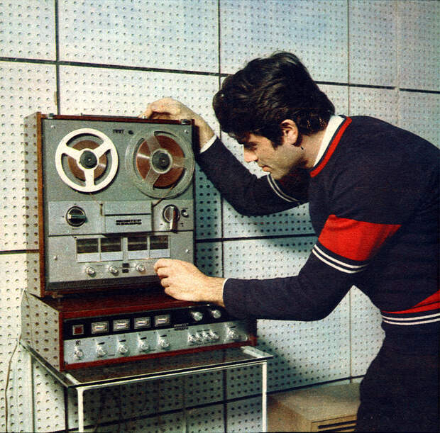 1975 квадрофонический магнитофон Юпитер Квадро созданный на базе стереофонического магнитофона Маяк-001.jpg