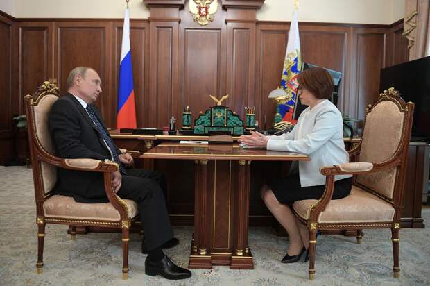 Встреча Путина с председателем ЦБ Эльвирой Набиуллиной, Кремль, 17.07.18.png