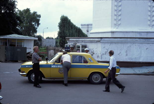 Москва, 1976: милиция, полицейский автомобиль, полиция, ссср
