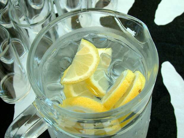 Гепатолог Вялов открыл секрет, кого может довести до рака лимонная вода