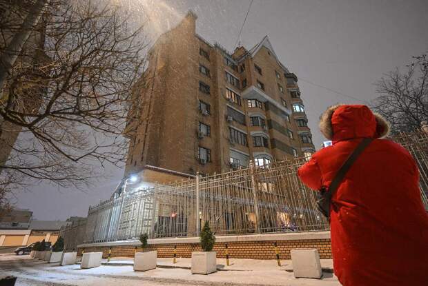 Долина начала вывозить вещи из квартиры