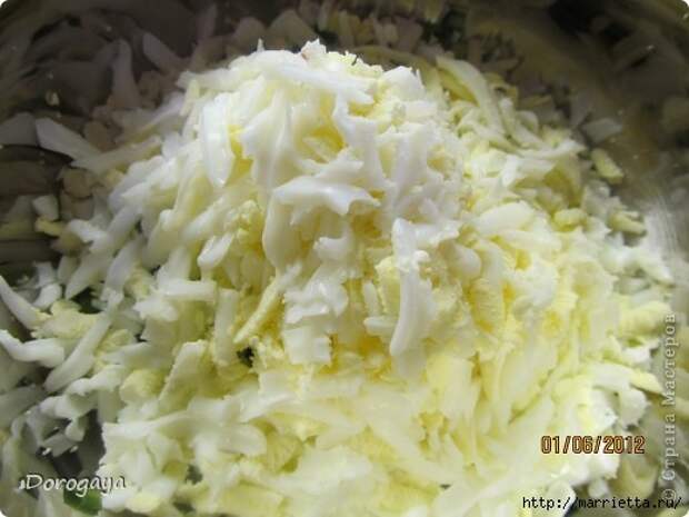 Царский салат с кальмарами и красной икрой (2) (520x390, 112Kb)