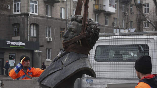 «Зачистить сознание»: Минкульт Украины призвал исключить из госреестра памятников монументы Пушкину