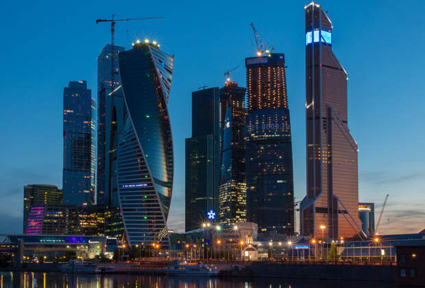 Россия. Москва. «Стальная Вершина» (на заднем плане посредине). Высота: 309 м. (Kirill Vinokurov)