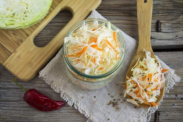 хрустящая капуста со свеклой