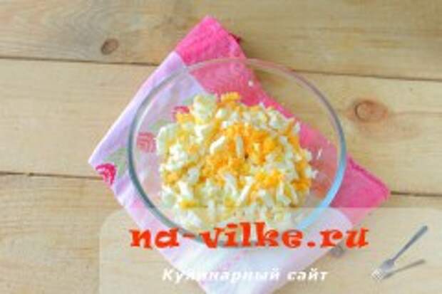 Салат с курицей и маринованными шампиньонами