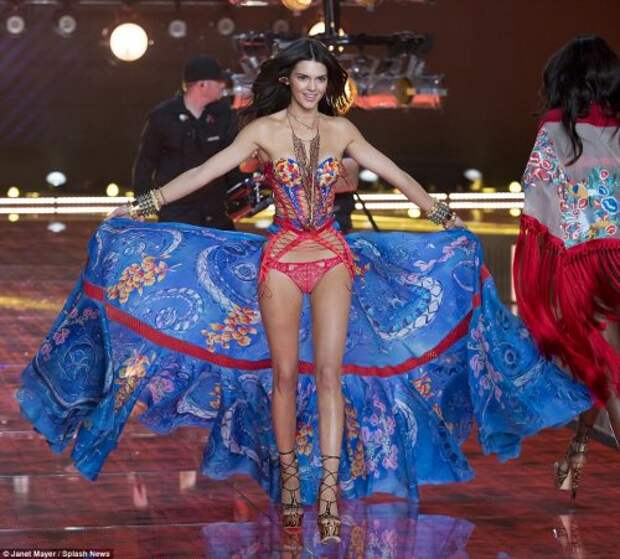 Victoria's Secret Fashion Show 2015 (45 фото)