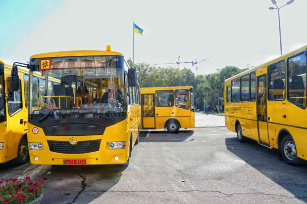 Не автобус, а огневая точка: Украинские нацисты лишили соотечественников средства эвакуации