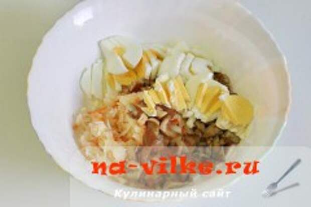 Вкусный и простой деревенский салат в домашних условиях