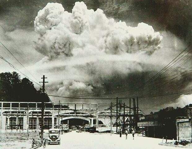 14. Нагасаки, через 20 минут после атомной бомбардировки 1945 года 14. Нагасаки, через 20 минут после атомной бомбардировки 1945 года