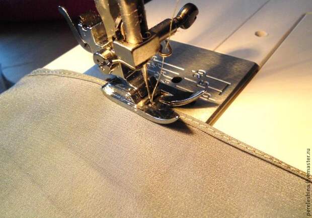 Подшиваем шелковый платок
