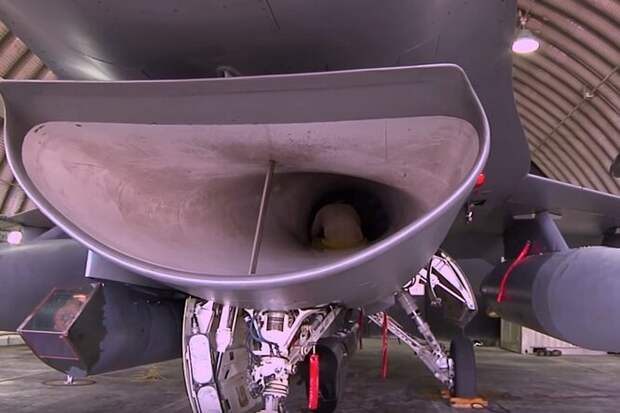 Как делают техническое обслуживание самолёта F-16