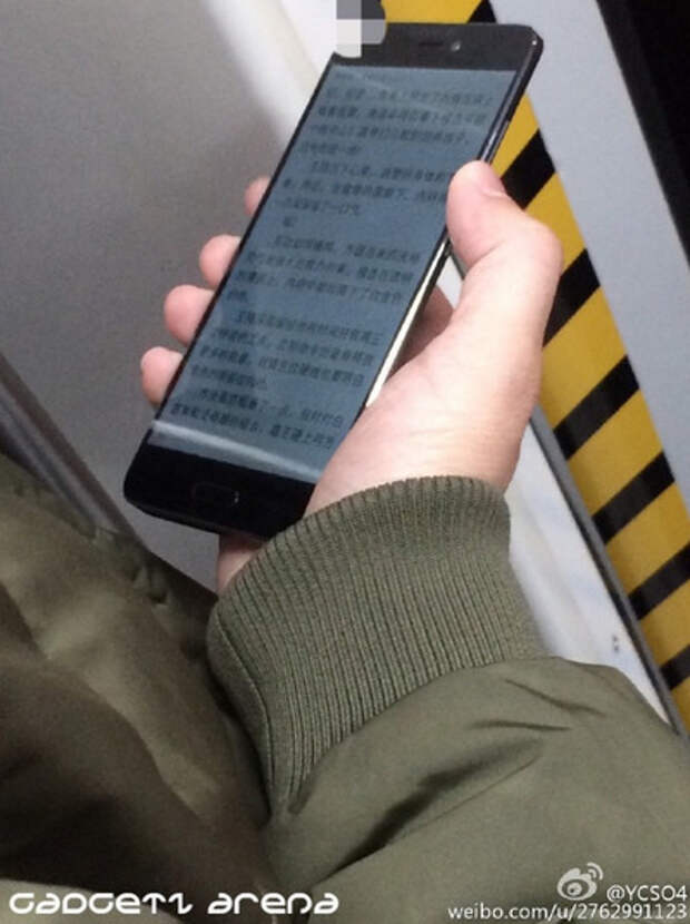 Xiaomi Mi5 в руке
