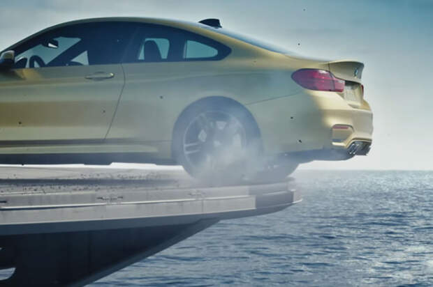 BMW M4: ралли по авианосцу.