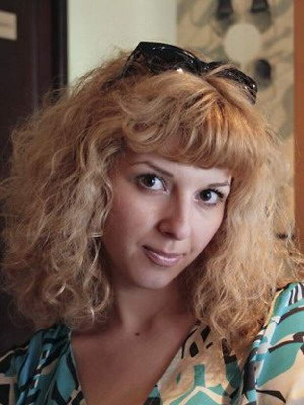Женские повседневные прически на средние волосы