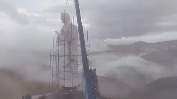 На границе Ливана и Сирии установили огромную статую Иисуса Христа