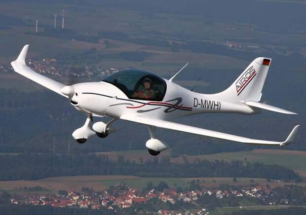 Эта спортивная модель от производителя самолетов Airo имеет одномоторный двигатель. Кроме того, этот самолет двухместен, считается легким и туристическим. Сделан он из стеклопластика. Airo (Объединённые Арабские Эмираты)