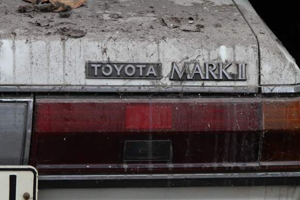 Toyota Mark II 1984-го года замурованная за стеной Mark II, toyota, находка