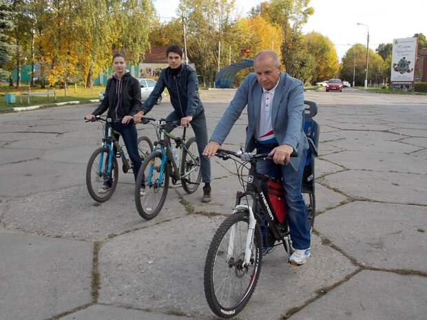 Также поступил и глава Лобни Николай Гречишников: акция, велосипед, день без автомобиля