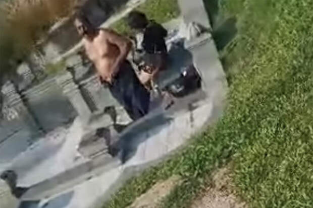 Пару арестовали за секс на кладбище