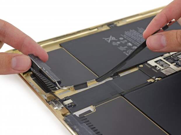 Apple iPad Pro разобрали на винтики (20 фото + видео)