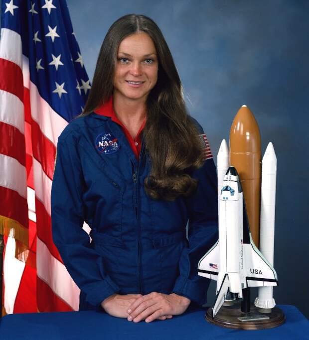 американская женщина-космонавт / астронавт Тамара Элизабет Джерниган. Фото