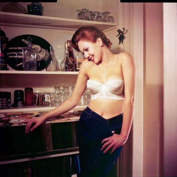 Мисс Октябрь 1957, Colleen Farrington