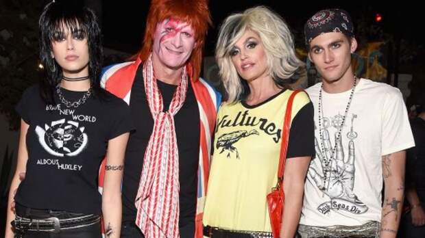 Kaia Gerber, Rande Gerber, Cindy Crawford and Presley Gerber attend the Casamigos Halloween Party on October 26, 2018, in Beverly Hills dressed as famous rock stars. (Photo by Michael Kovac/Getty Images for Casamigos)